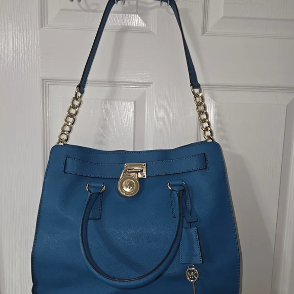 Michael Kors Vibrant Blue Shoulder Bag with Gold Details - Picture 4 of 7